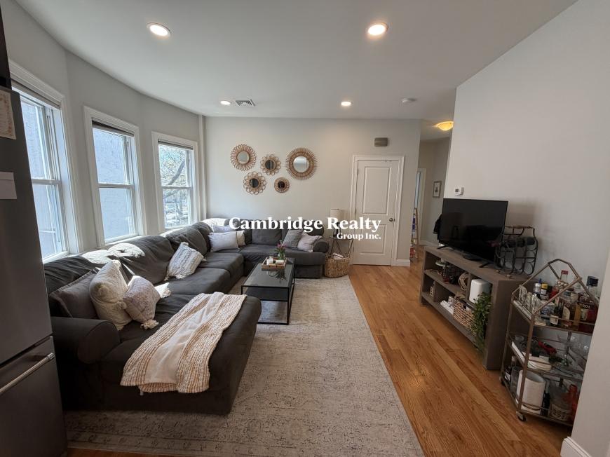 440 Windsor St. – photo 5