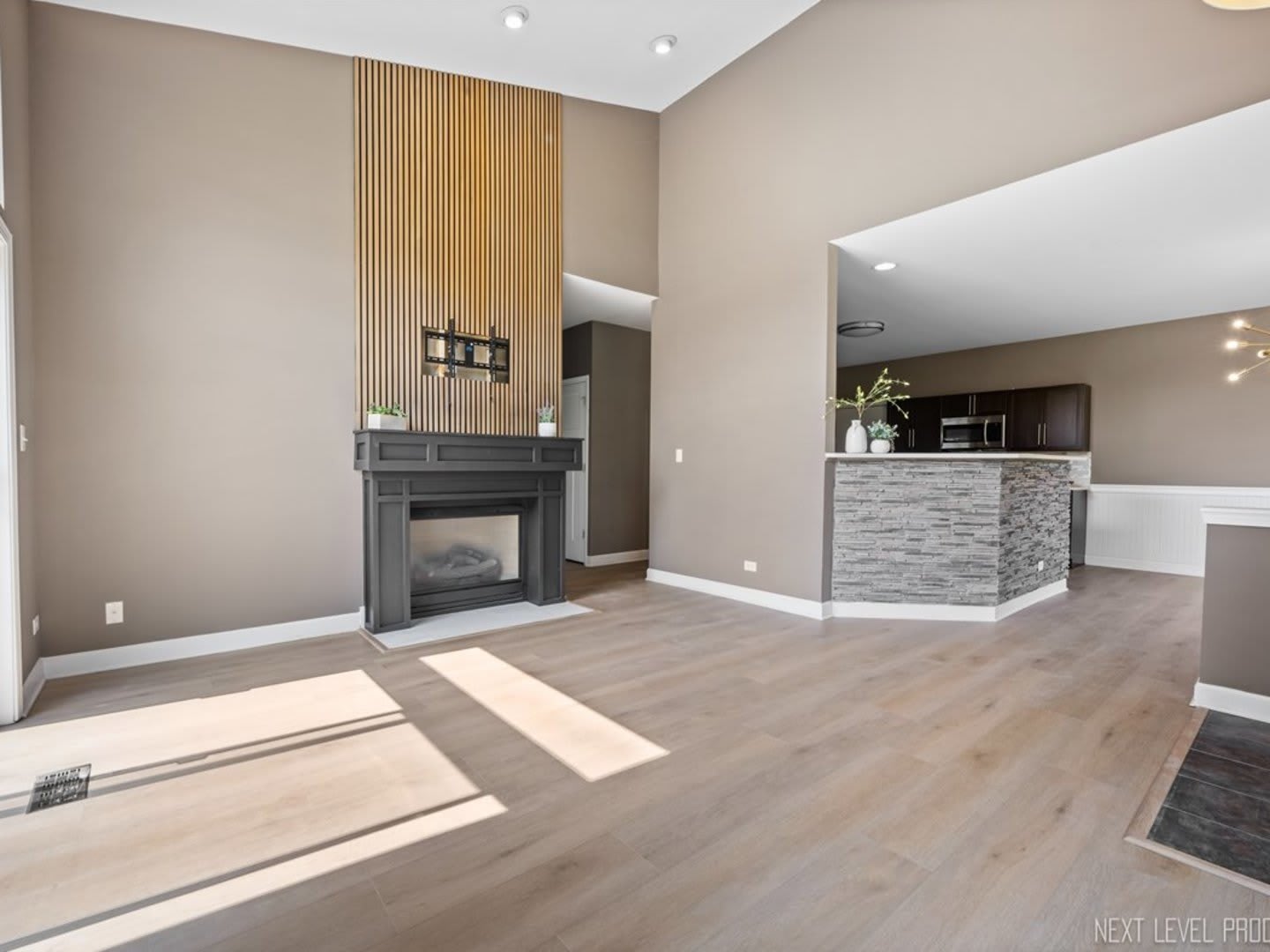 819 Asbury Drive – photo 4