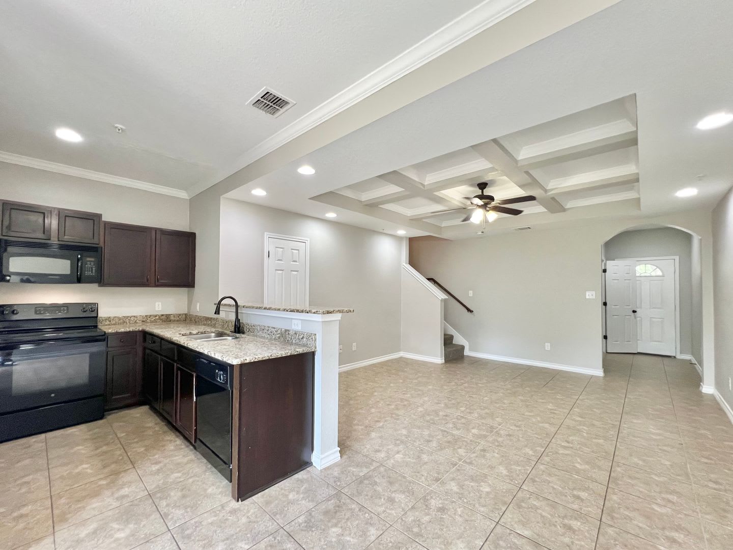 Cozy 3BR/2.5BA Townhome Near Medical Center, USAA & I-10 – photo 5