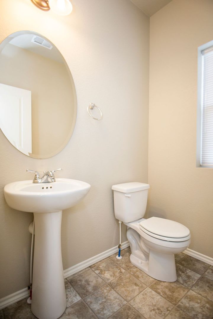 Spacious 3 Bedroom Single-Family Home with Modern Features – photo 3