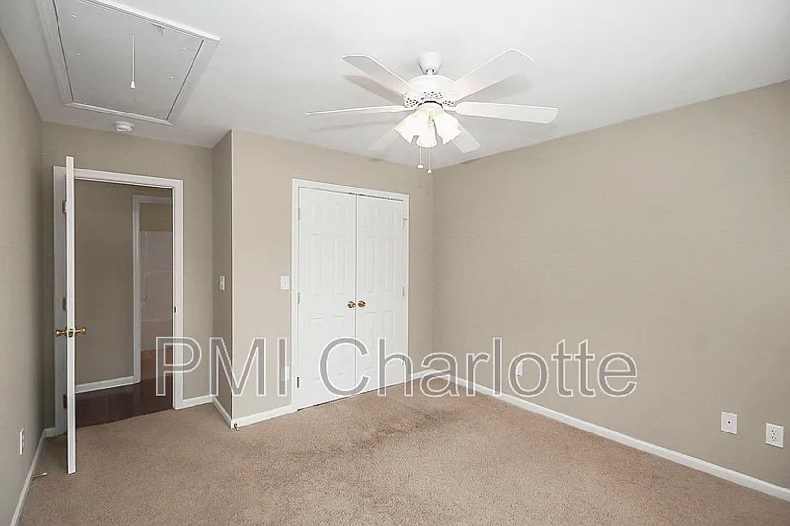 Room In 3 Bedroom Home At S Ridge Ave – photo 4