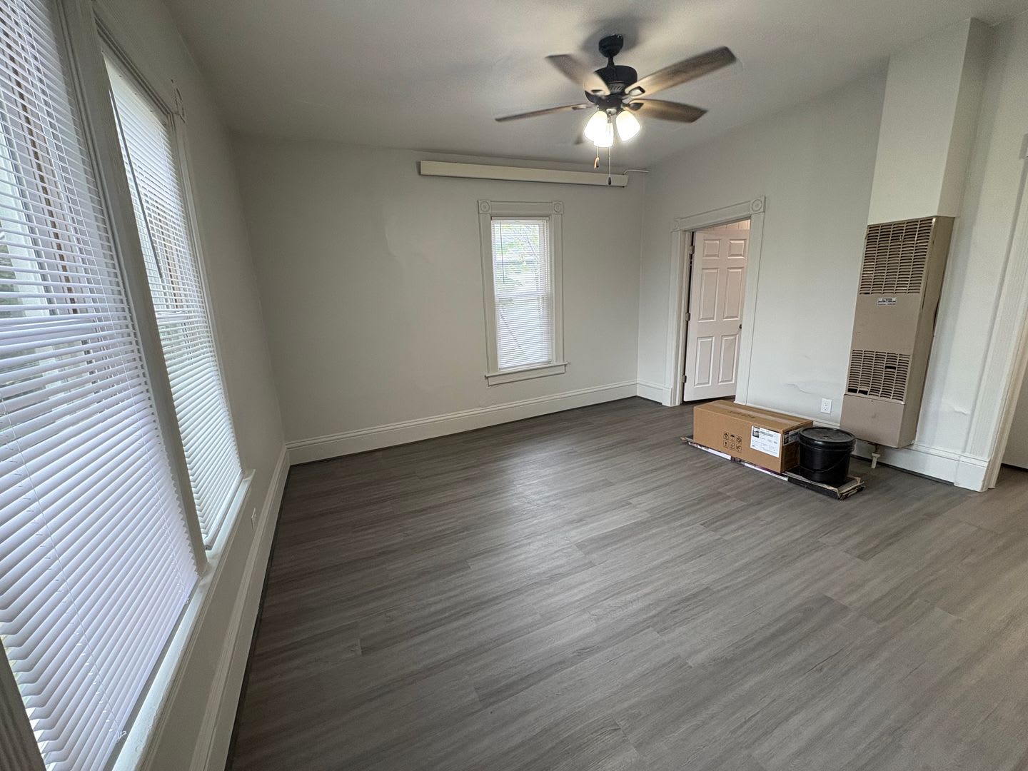 545 Balcom St – photo 3