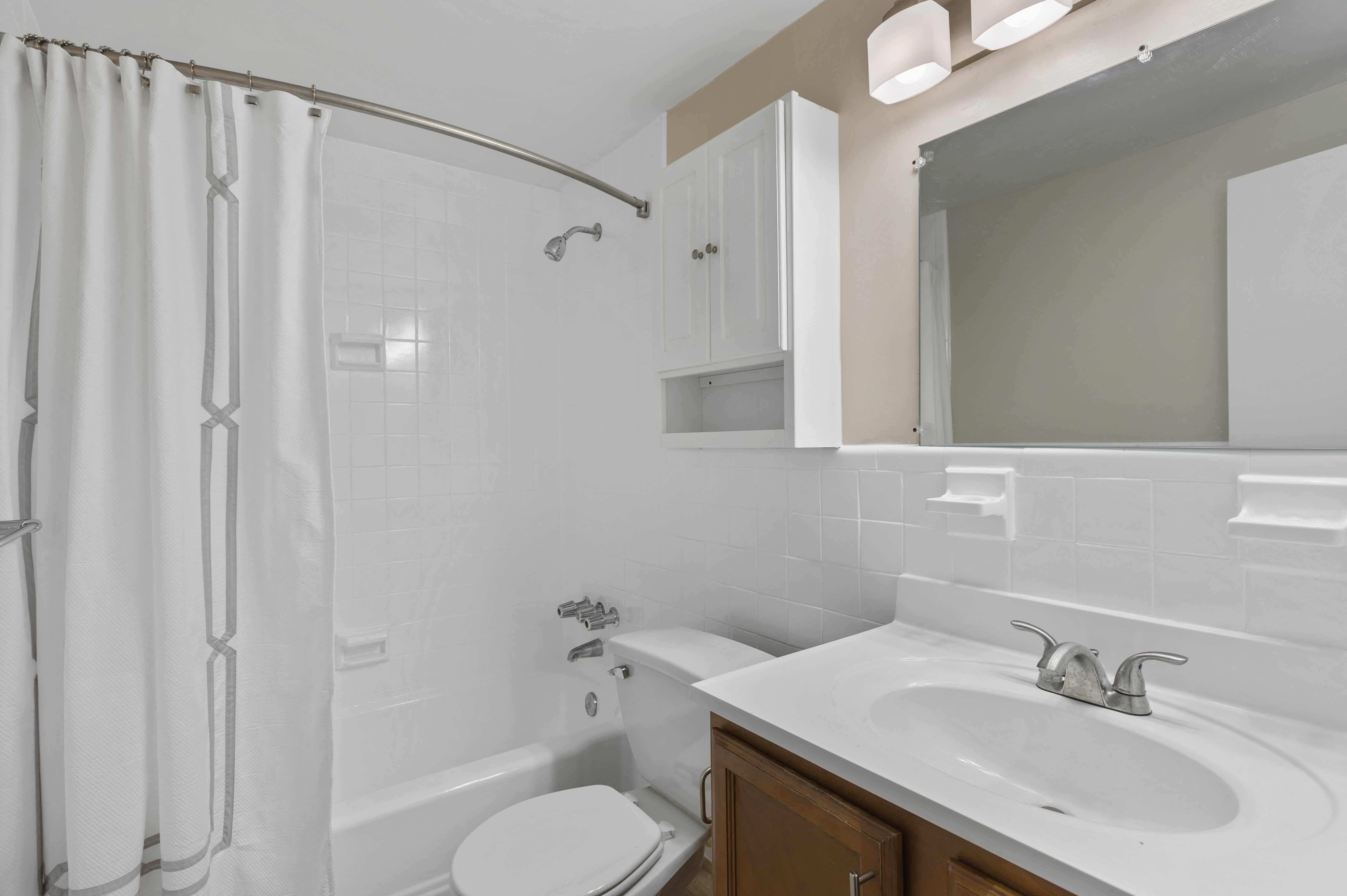 Earle Manor Apartments – photo 5