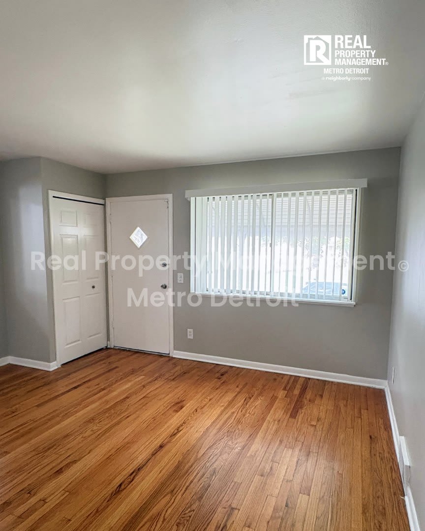 Move-In Ready Brick Ranch on a Corner Lot – photo 2