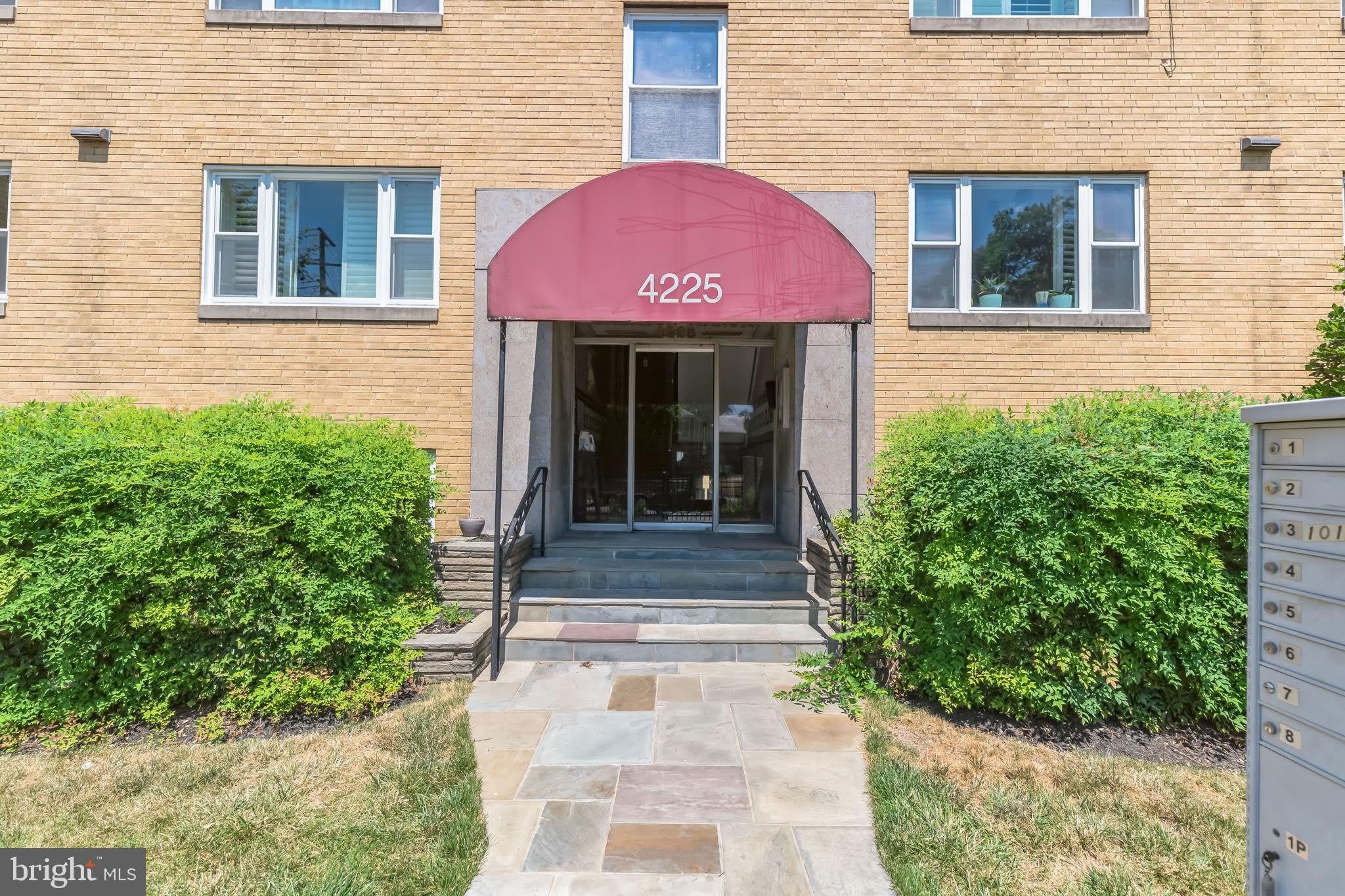 4225 N Henderson Road – photo 3