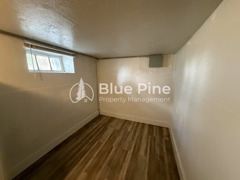 560 Oneida Avenue – photo 2
