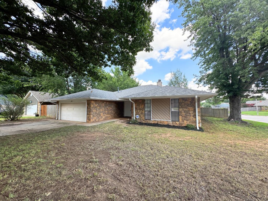 200 Lochwood Cir – photo 2