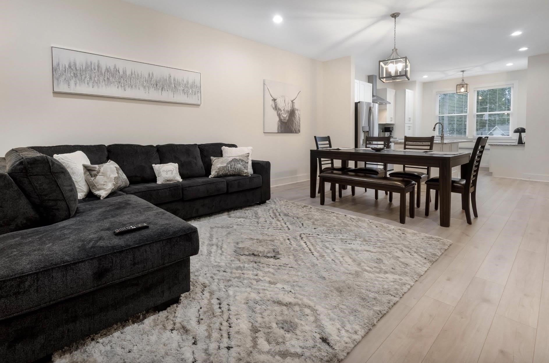1577 Metropolitan – photo 2