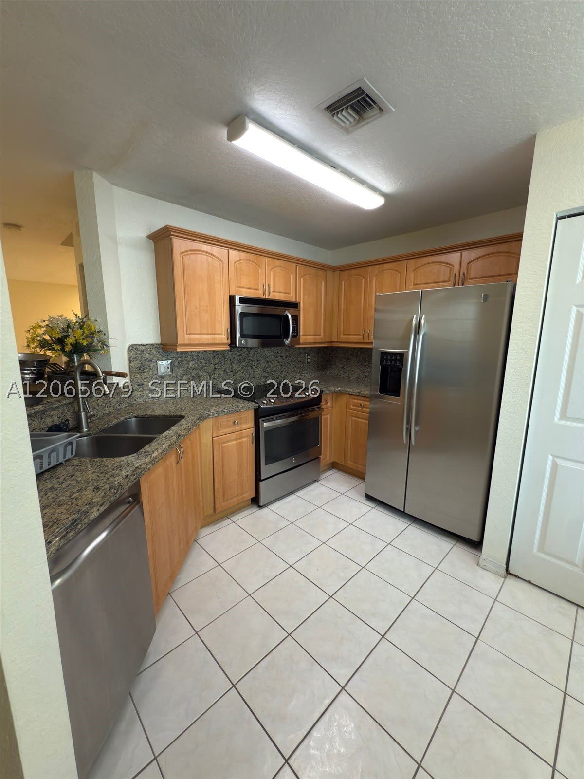 1105 SW 44th Way – photo 4