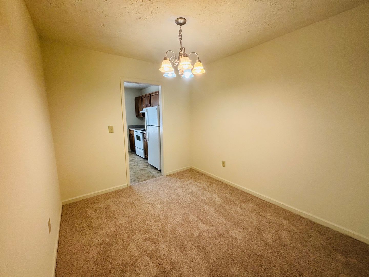 3 Bedroom, 3 Bath Townhouse – photo 5