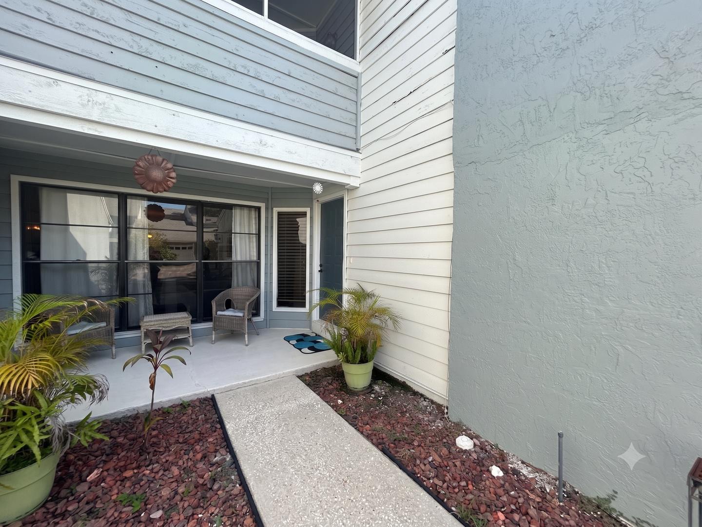 Beautifully Renovated 2 Bedroom, 2.5 Bathroom Townhome with Oversized Two-Car Garage in Tampa, FL – photo 4