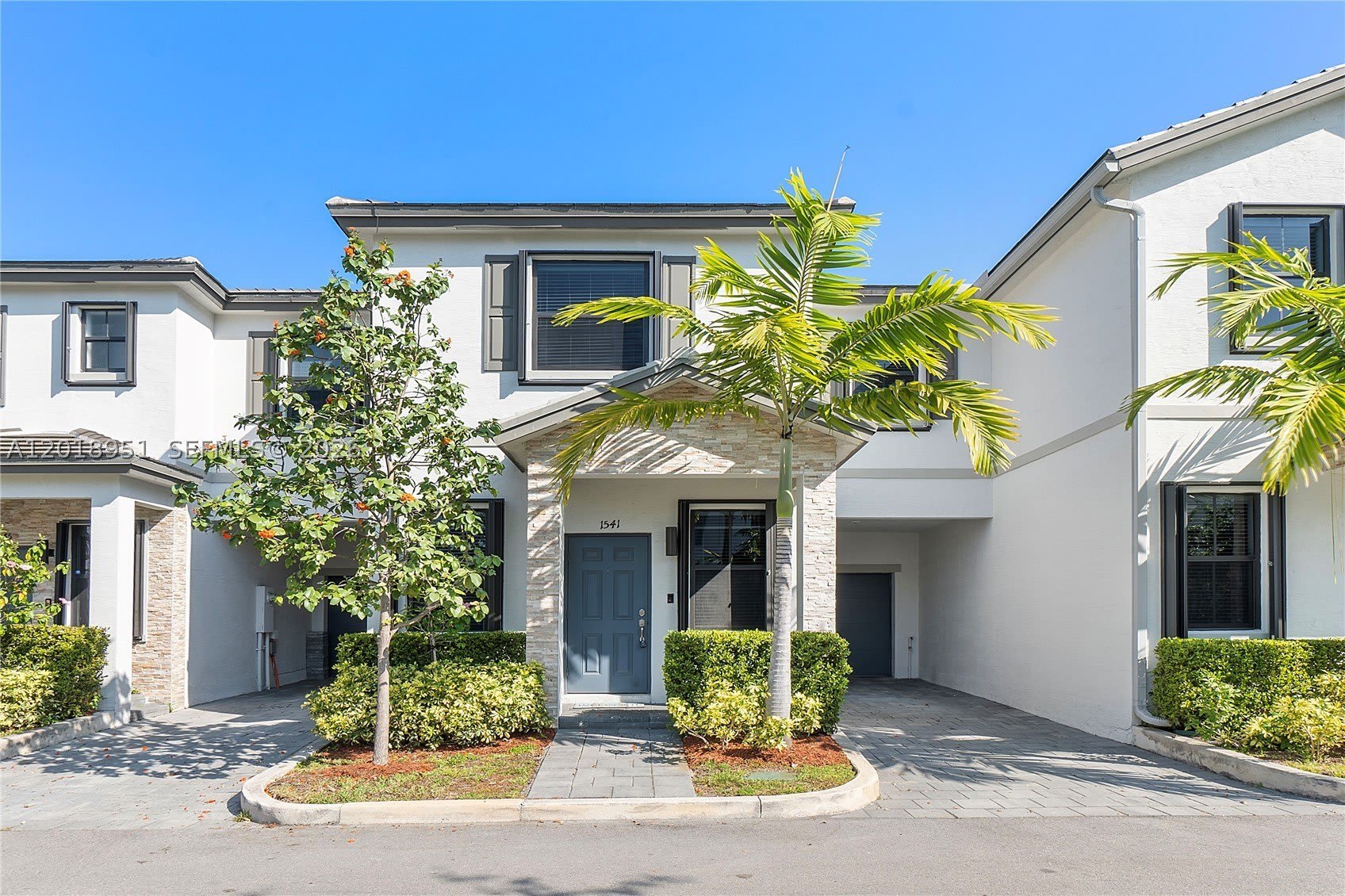 1541 SW 28th St – photo 2