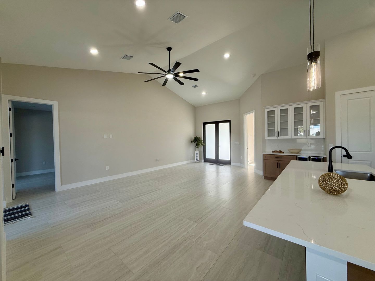 Brand-New Waterfront Luxury in Cape Coral – photo 4