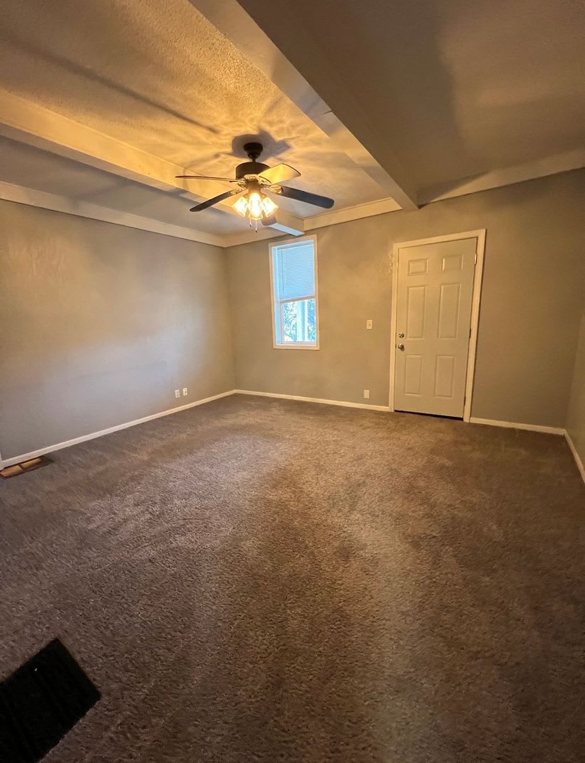 Spacious 2 Bedroom, 2 Bathroom Home for Rent – 712 E. 15th St., Davenport, IA 52803 – photo 2
