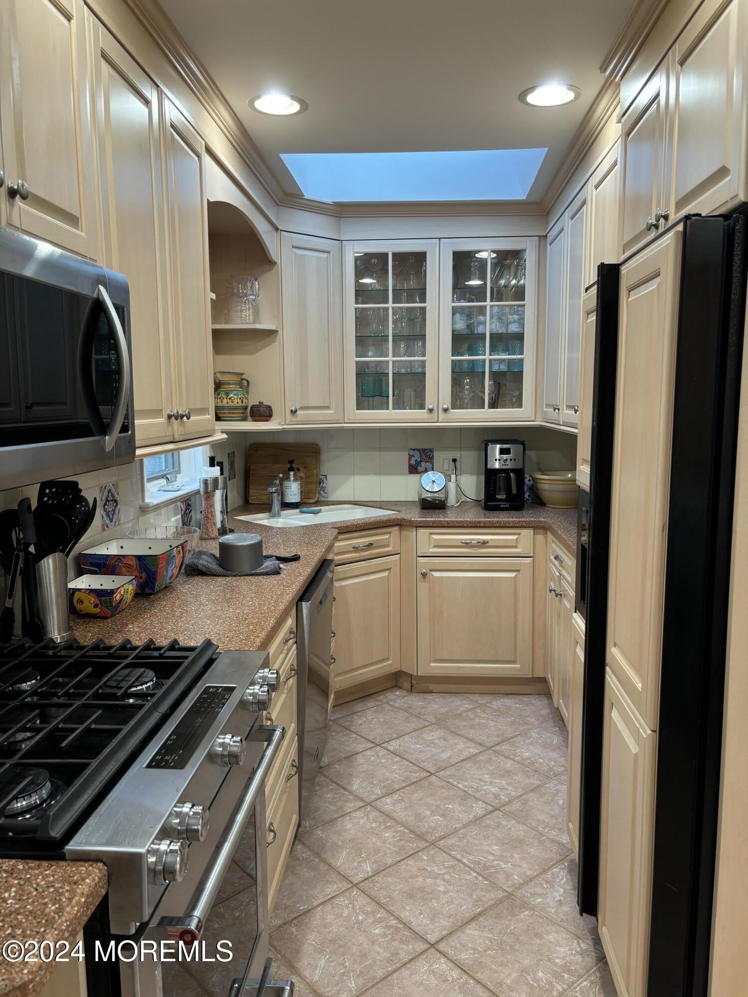 206 Beach Avenue – photo 5
