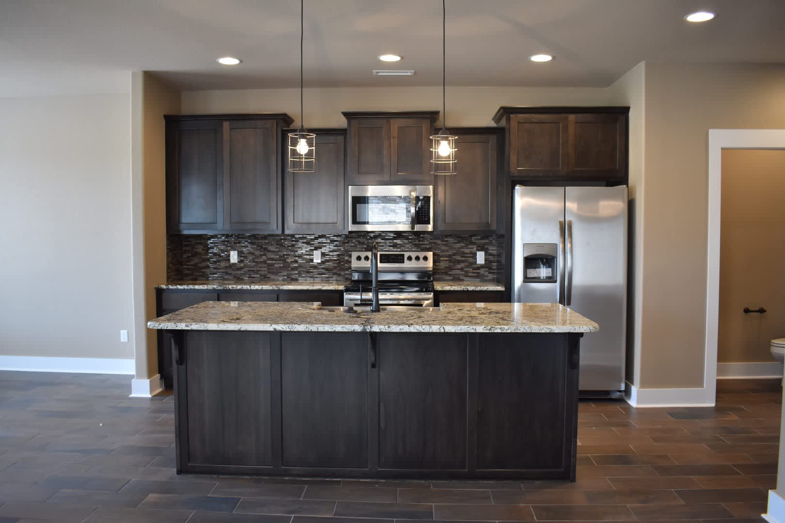 4 Bedroom 3.5 Bath In The Heart of Fayetteville! – photo 2
