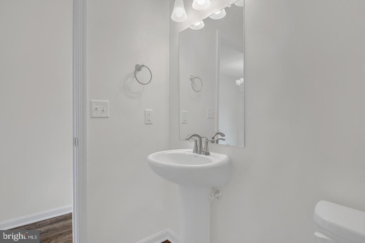 3084 CLINTON AVENUE – photo 4