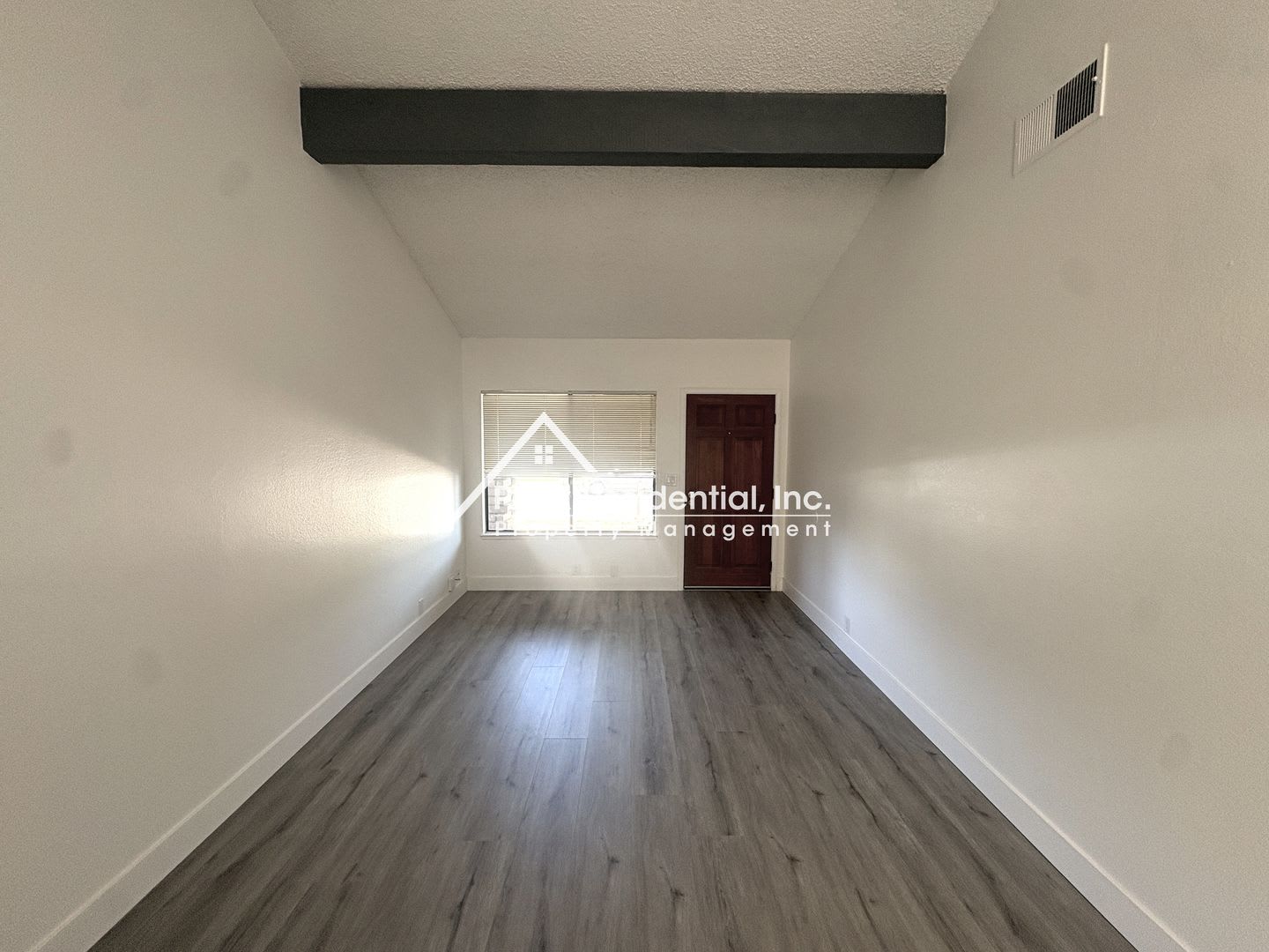 2bd/2ba Rancho Cordova Updated Duplex With 1 Car Garage! – photo 3