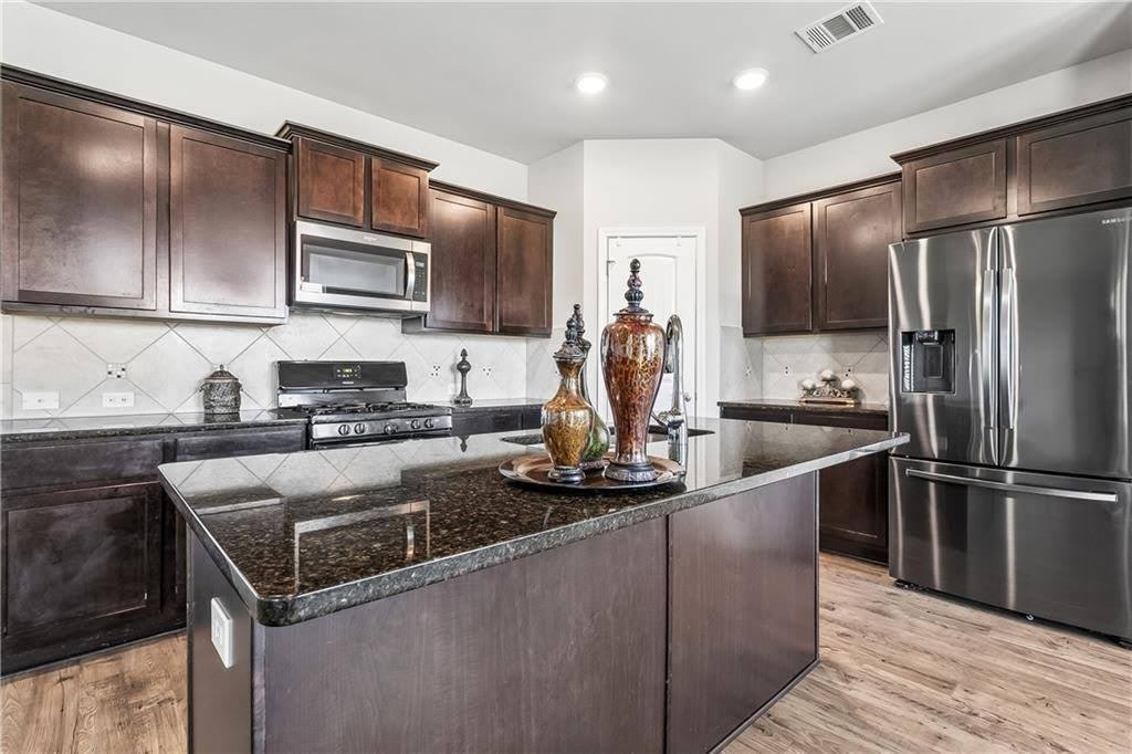 697 Lakeshore Village Drive – photo 3