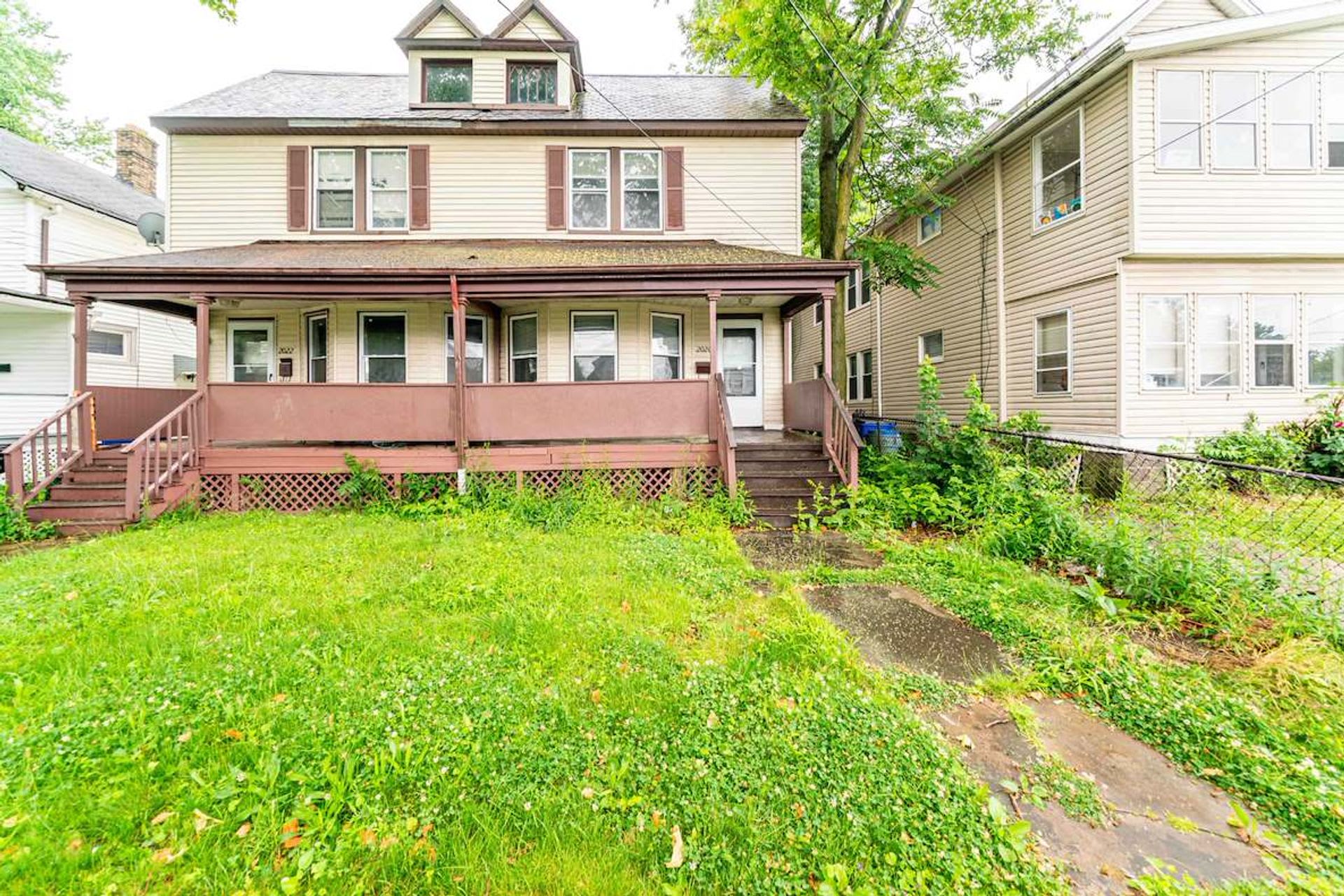 Beautifully Renovated Home in Prime Location – photo 3