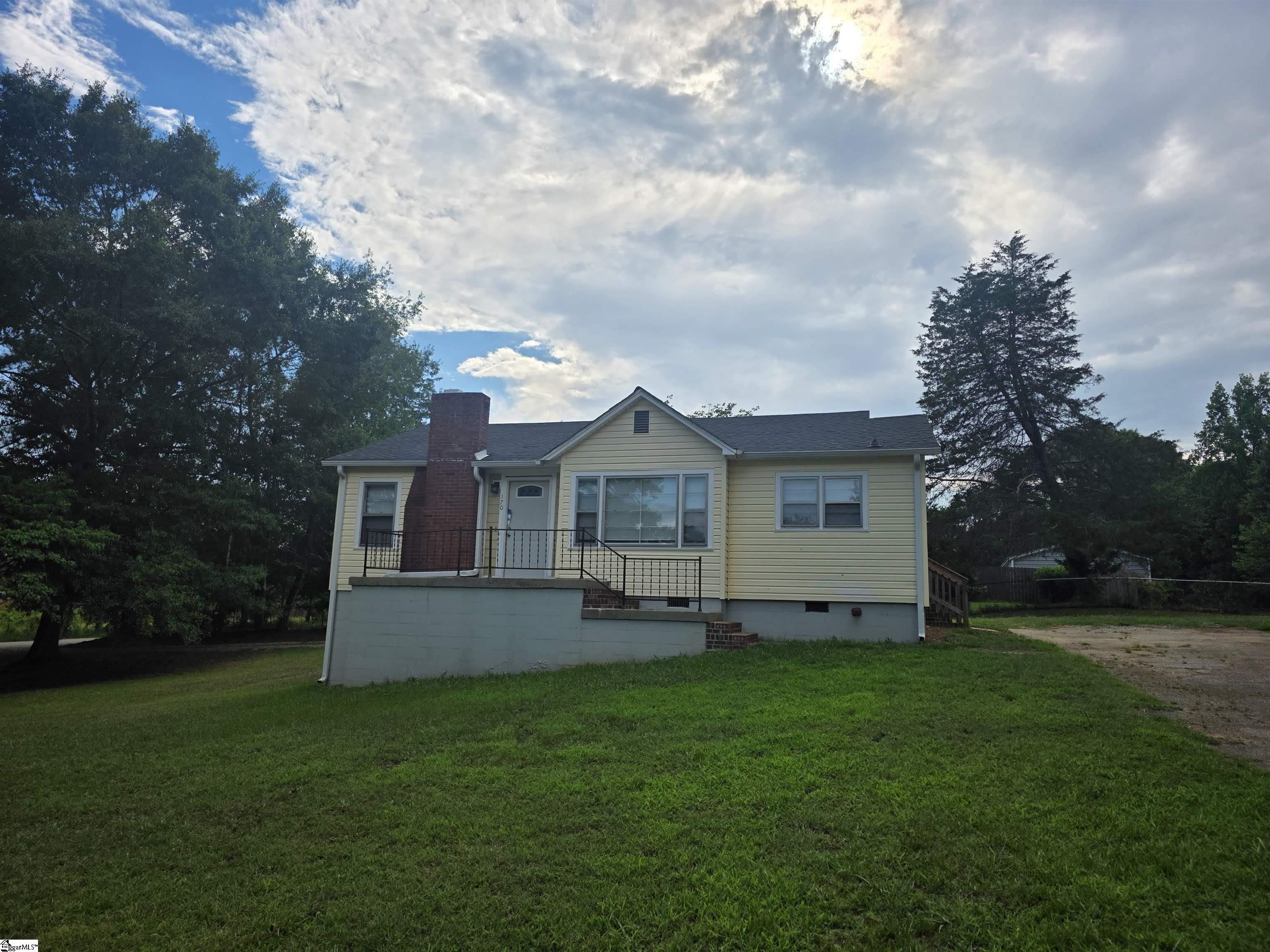 170 Carol Drive – photo 1