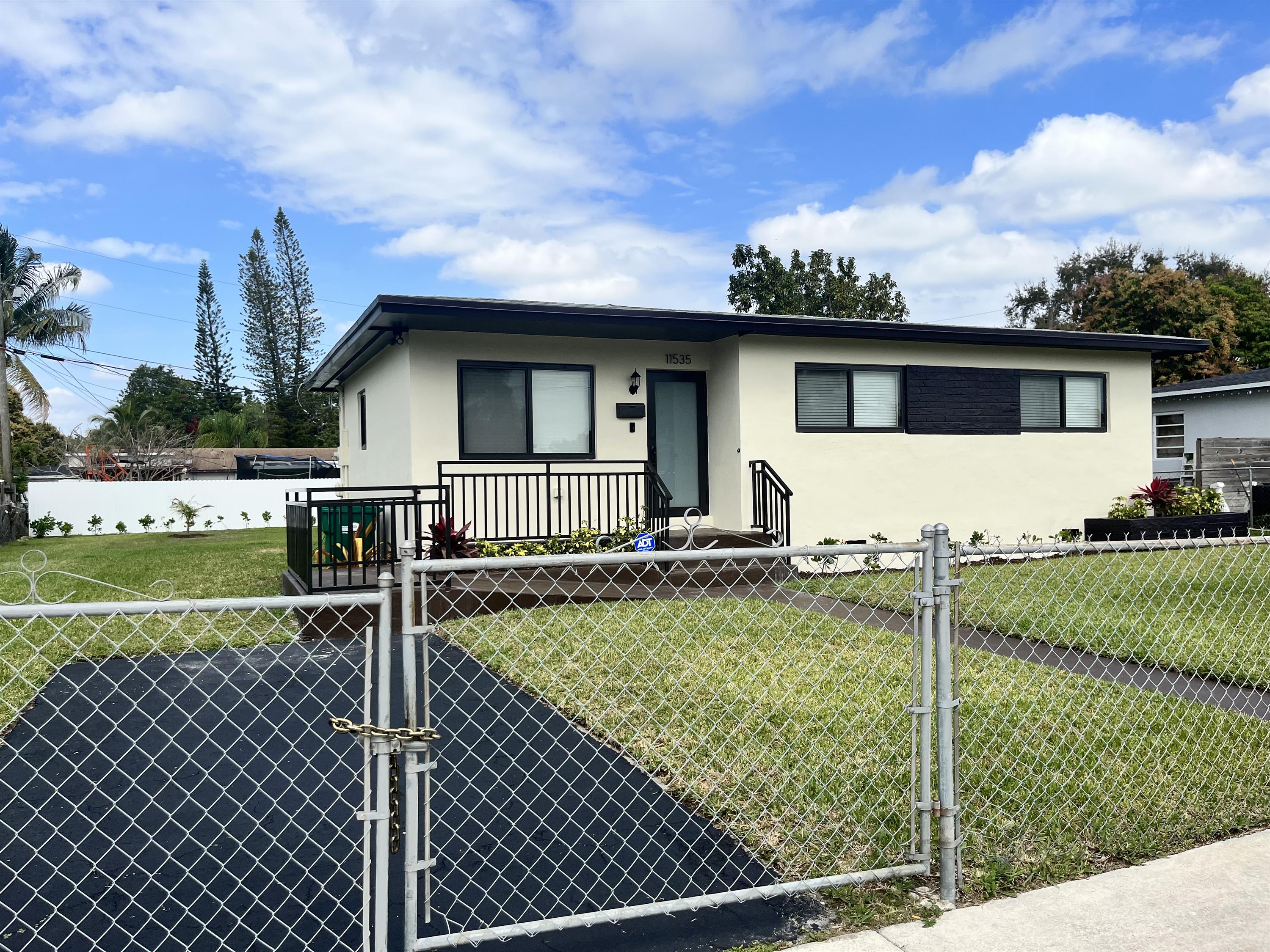 11535 Southwest 139Th Terrace – photo 2