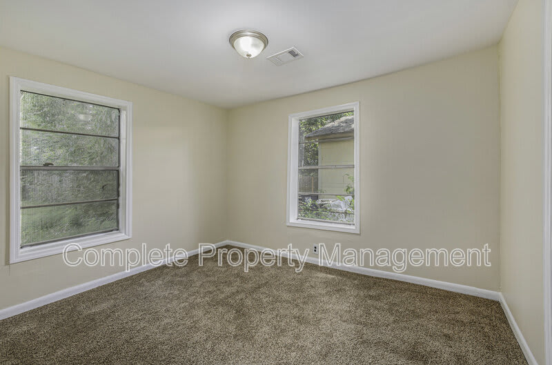 18 Center Street – photo 4