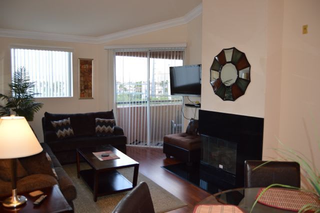 Meridian Upgraded Top Floor 1 Bed – photo 2