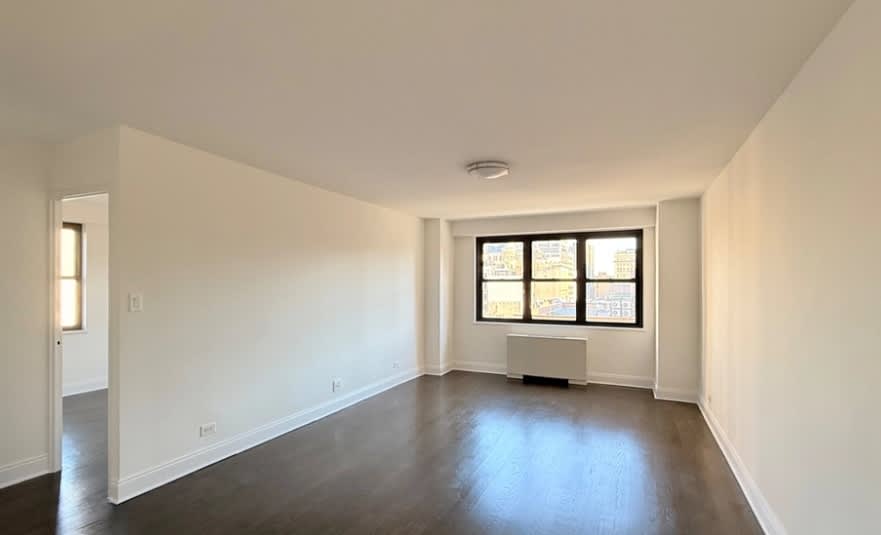 142 E 16th St – photo 2