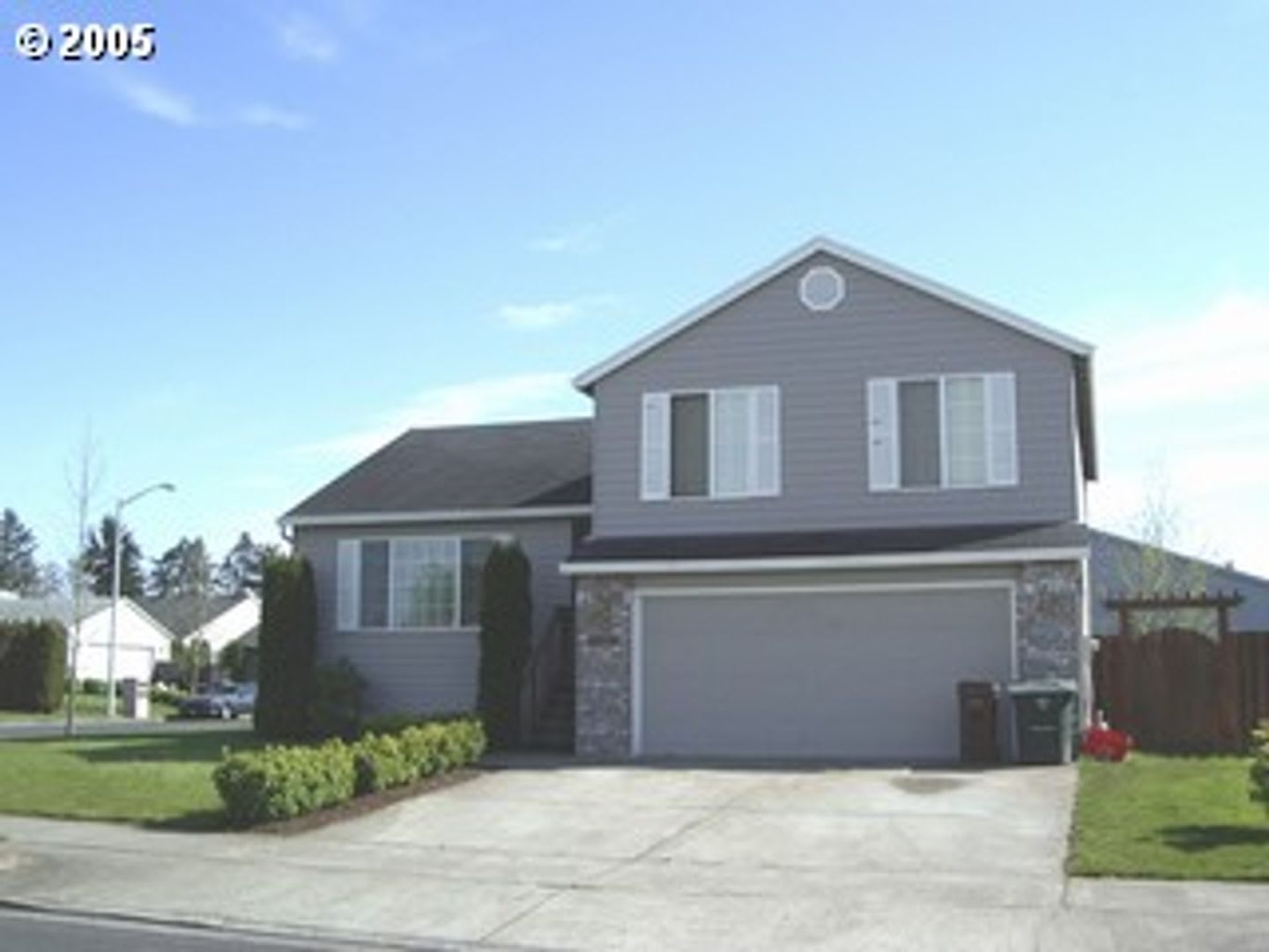 Spacious Tri-Level On Corner Lot – photo 1