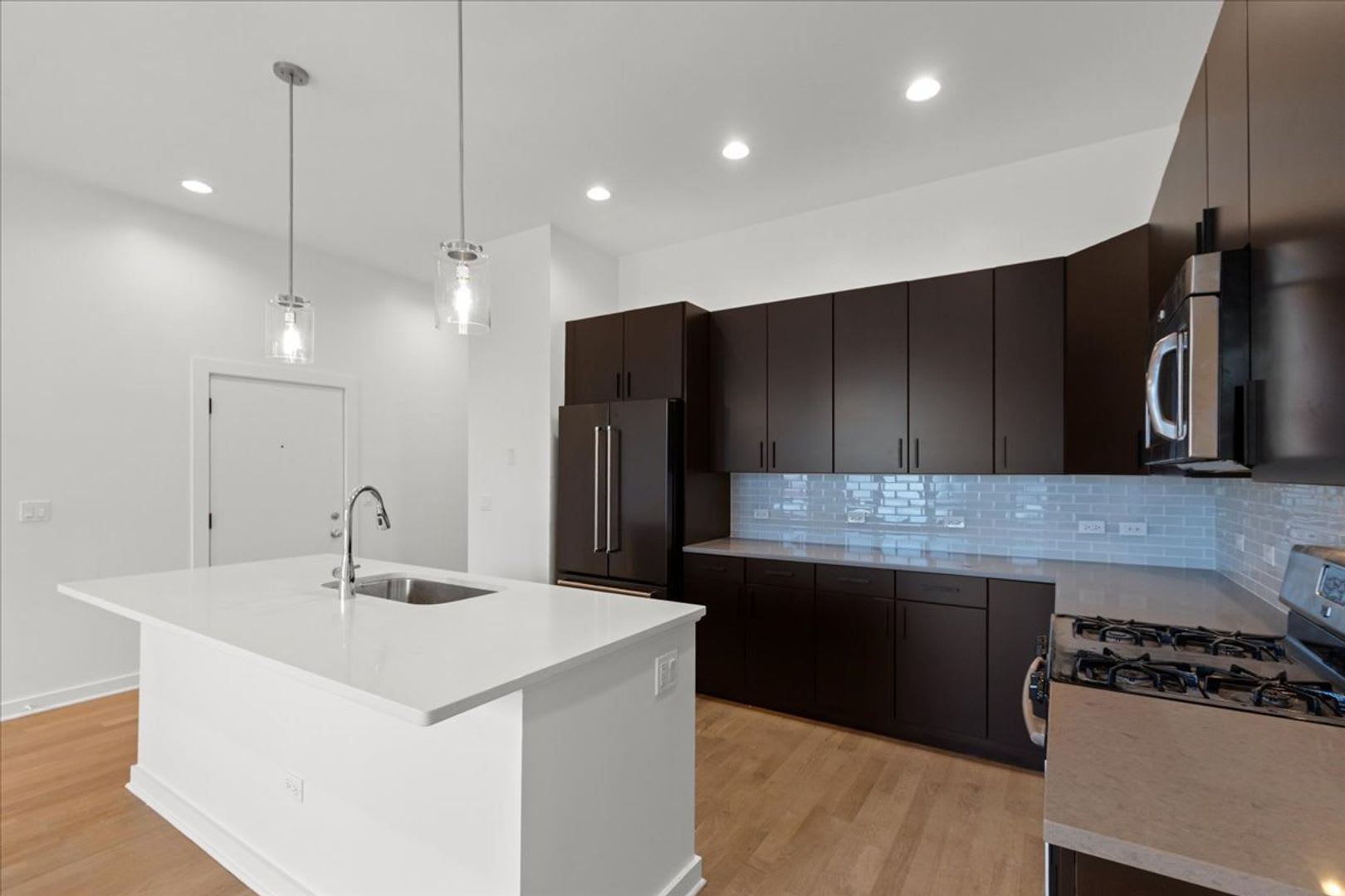 2 Bedroom, 2 Bath Apartment in Heart of West Town – photo 2