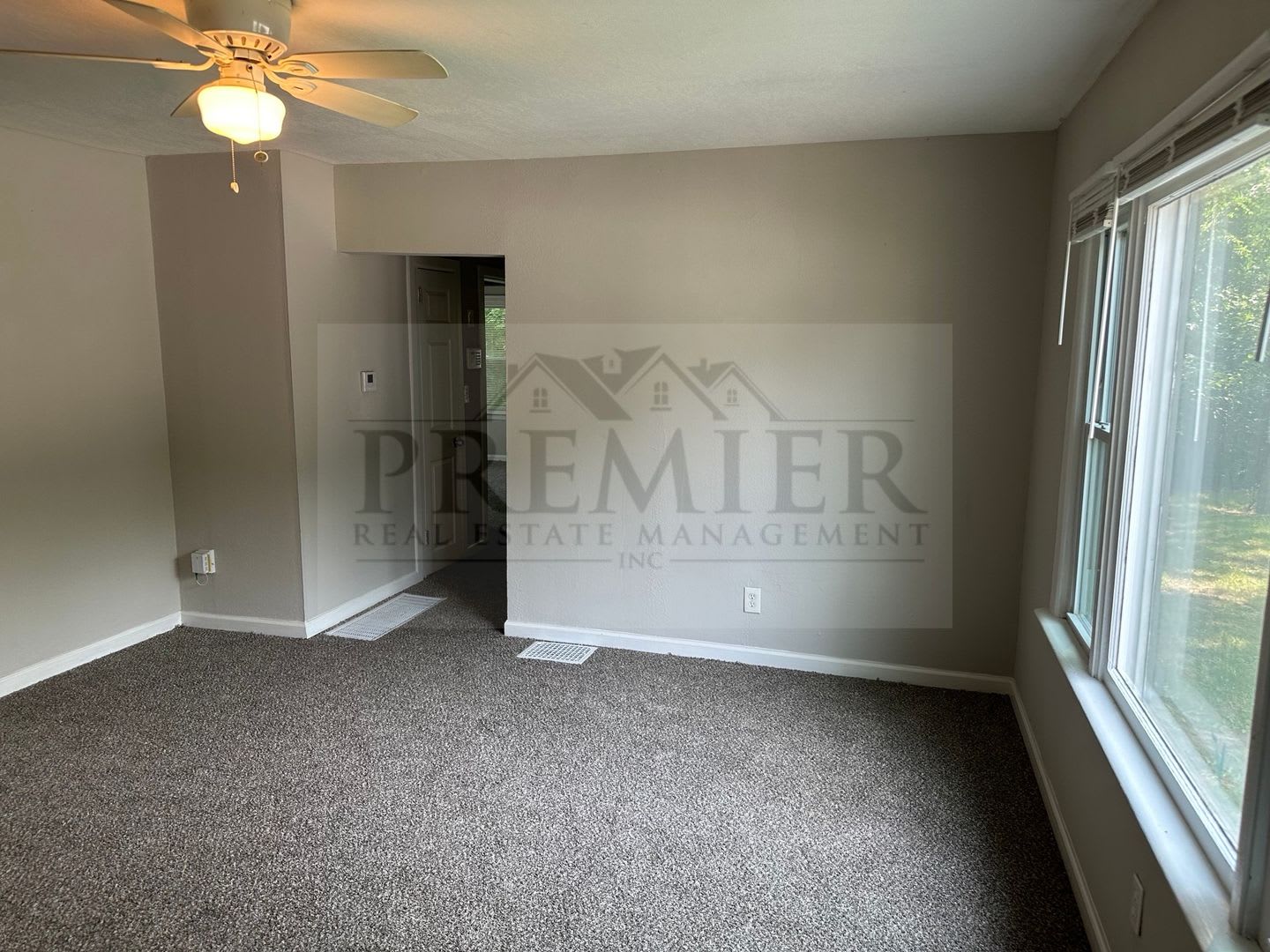 3305 S Sterling Ave Independence Mo 64052 Rent 1499 Nice 3 Bed 1 Bath House – photo 3