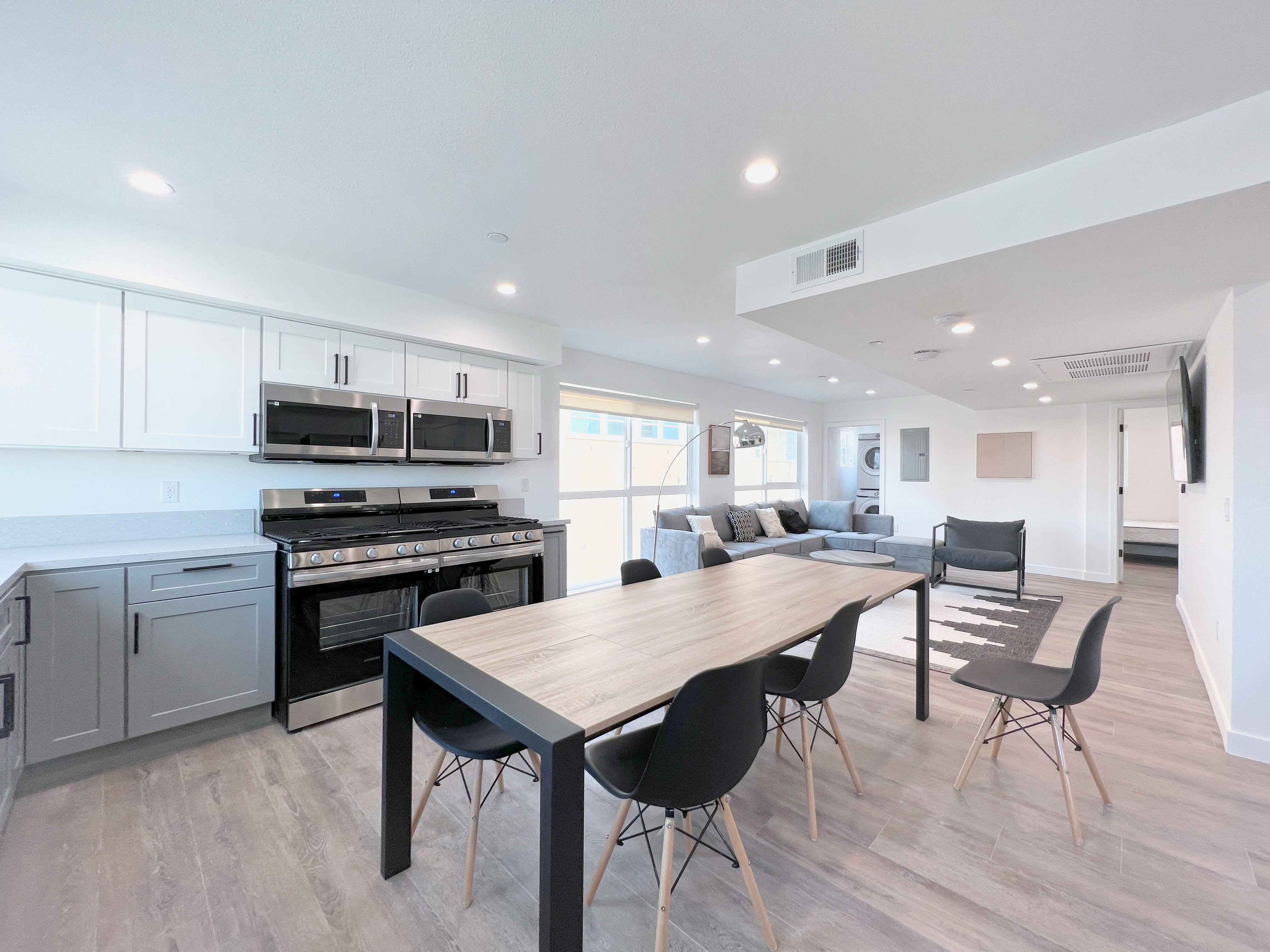 1366 W 35th Street – photo 5