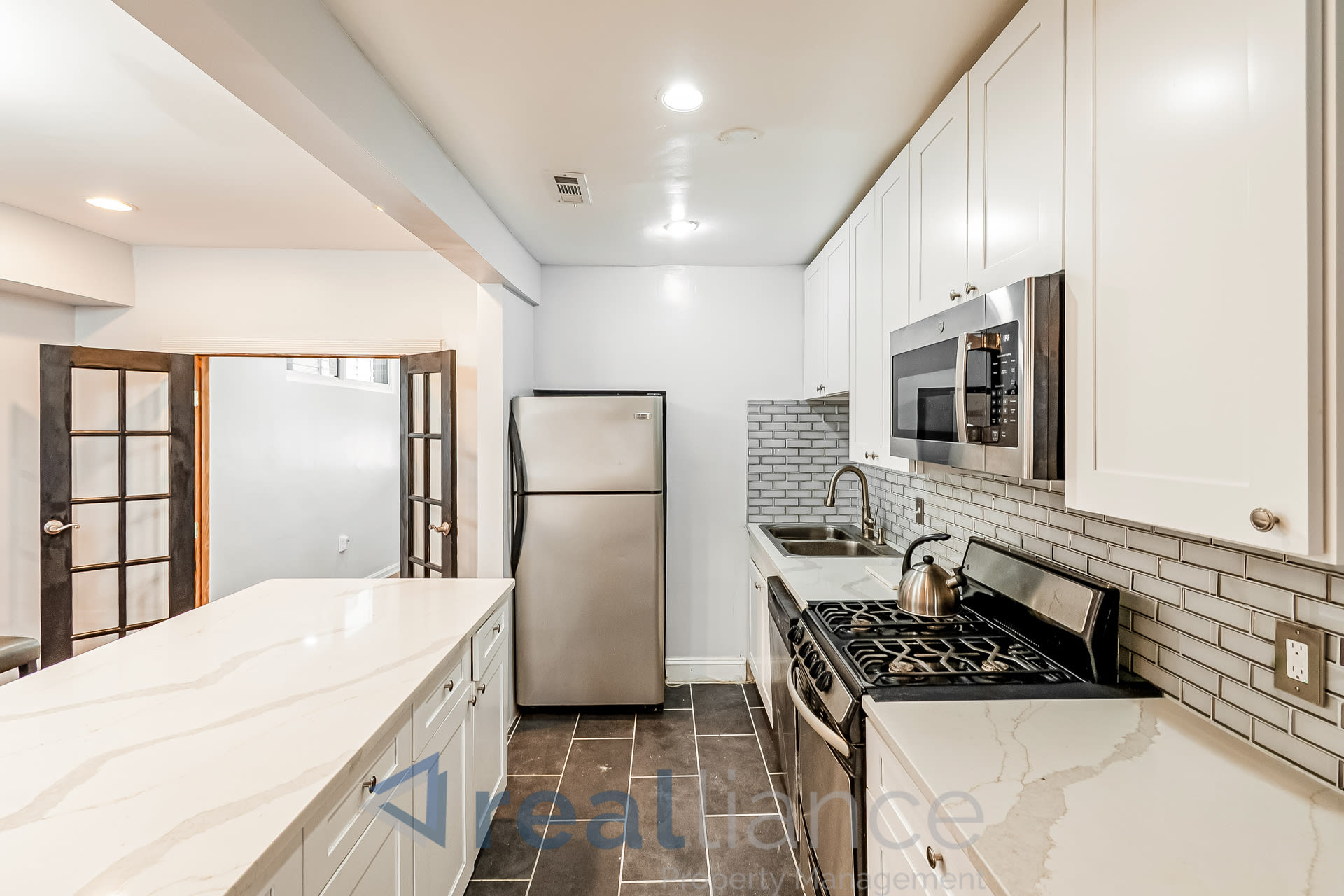 2302 E St NE – photo 5