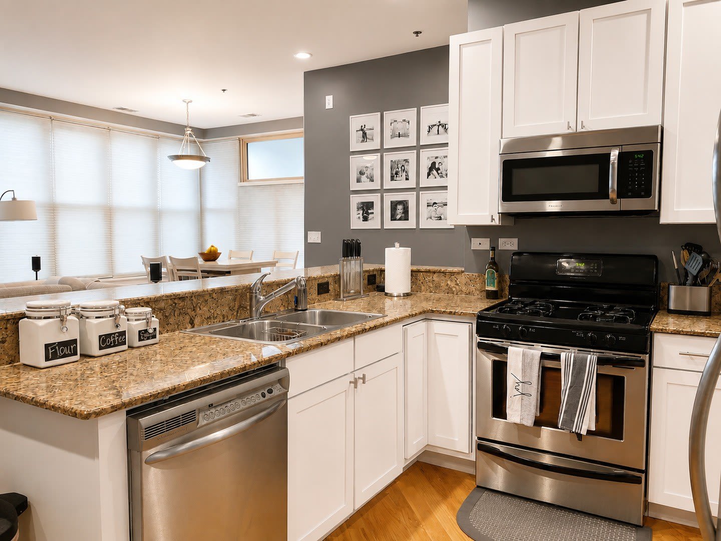 3113 W Lawrence Avenue – photo 4
