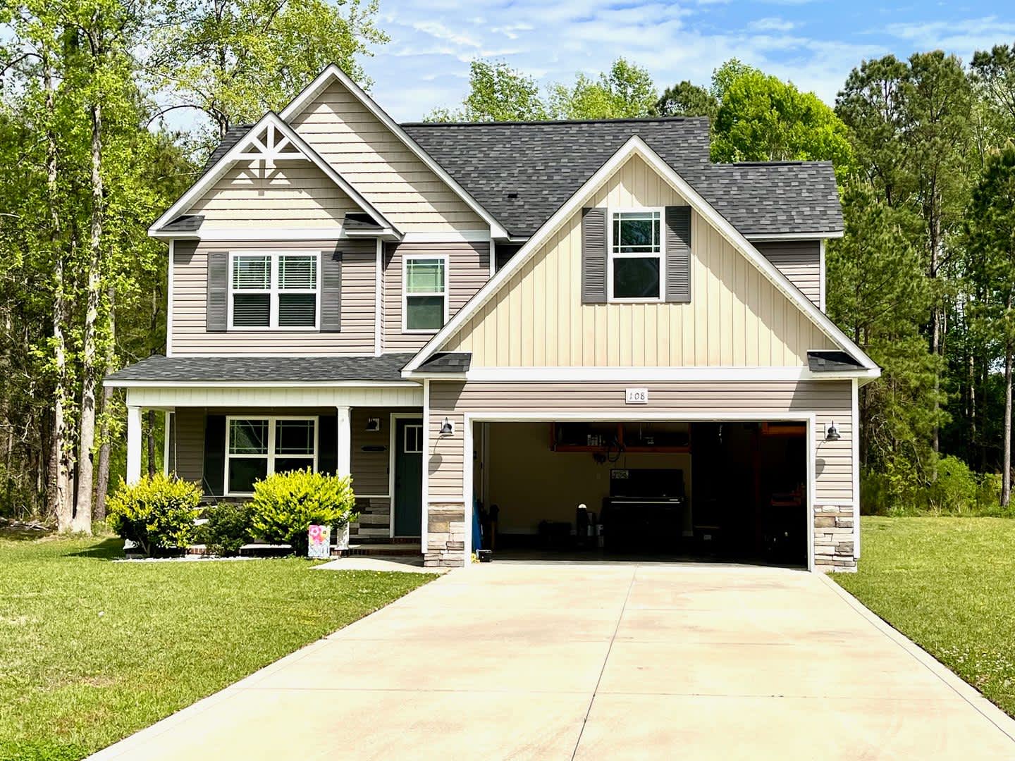 MOVE IN SPECIAL $500 OFF FIRST MONTH'S RENT – photo 1