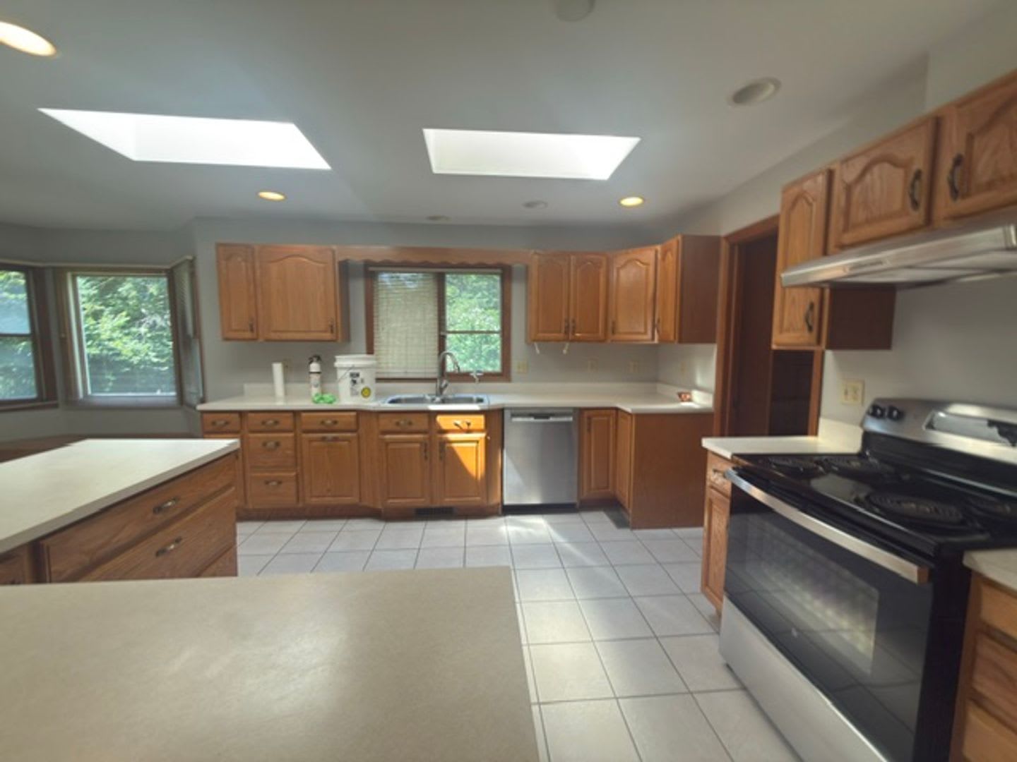Updated 4 Bedroom Home Near Meadowbrook Park With Attached 2 Car Garage – photo 5