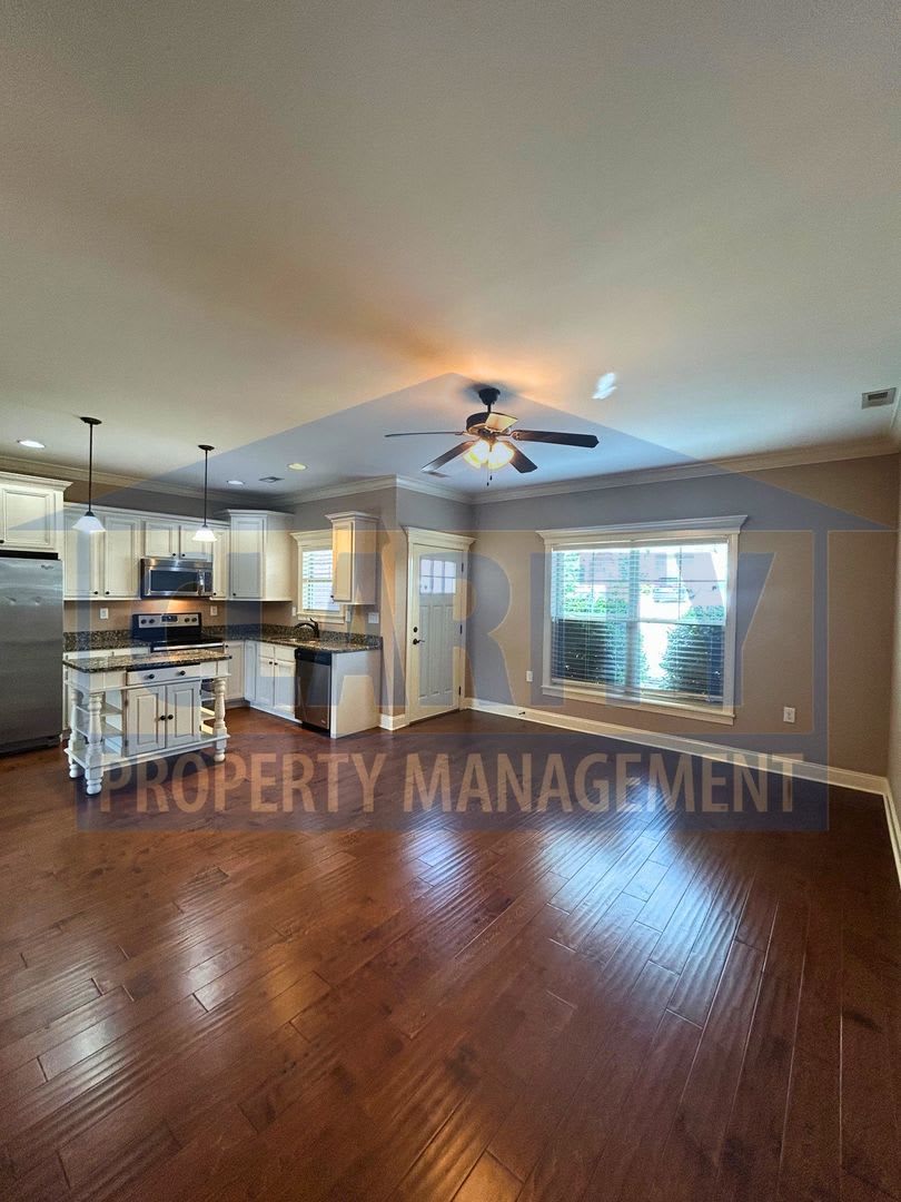 Like new, immaculate 3 bedroom townhome! – photo 5