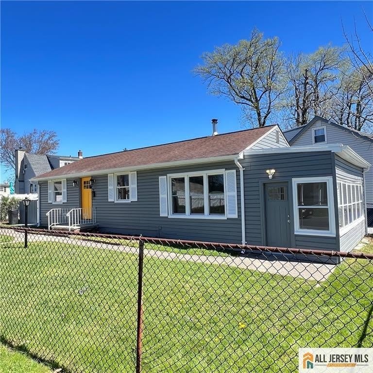 10 Lake Avenue – photo 1