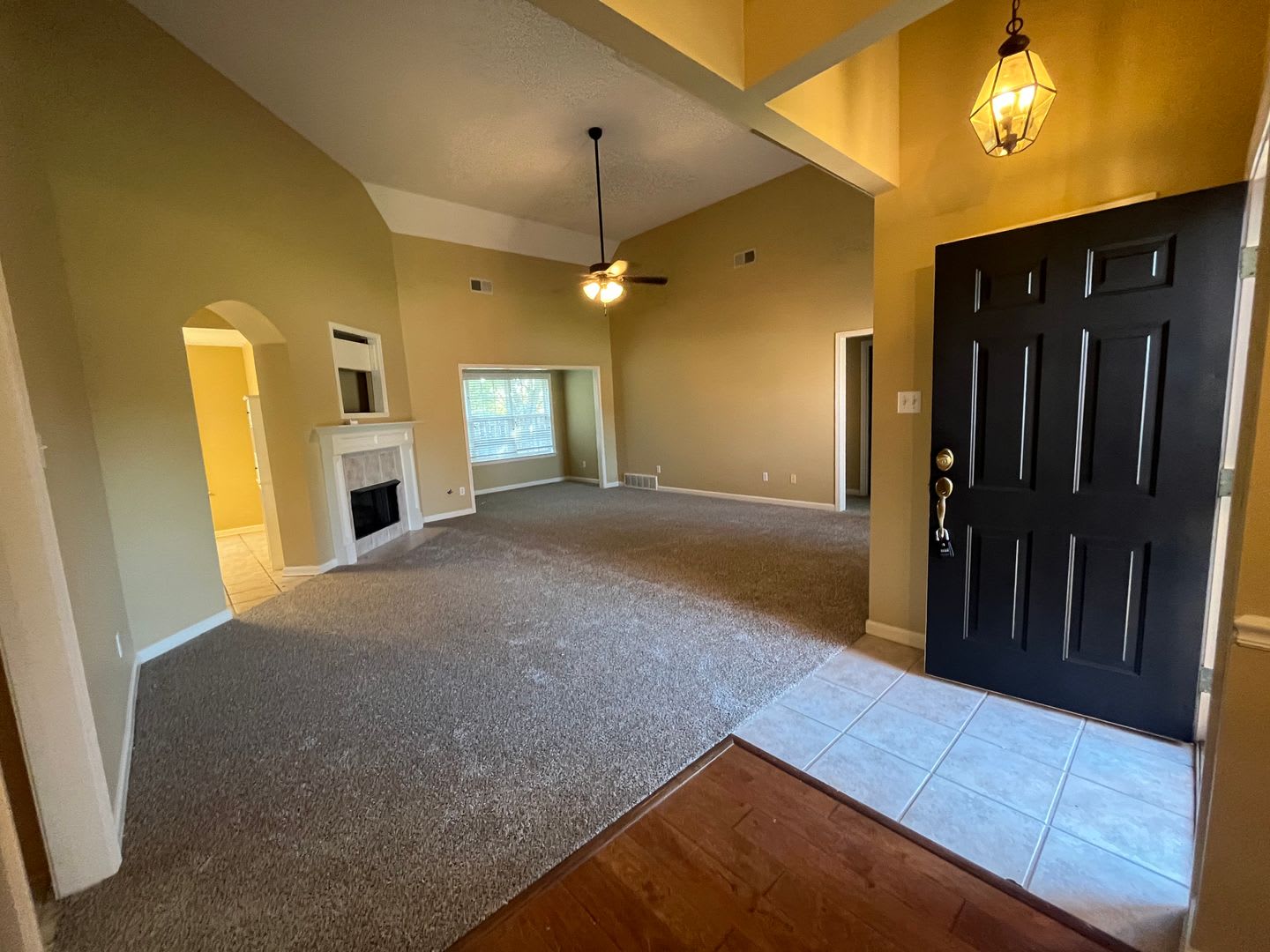 Fenced in back yard! Split bedroom floor plan! Pets are owner's approval, fees do apply. – photo 5