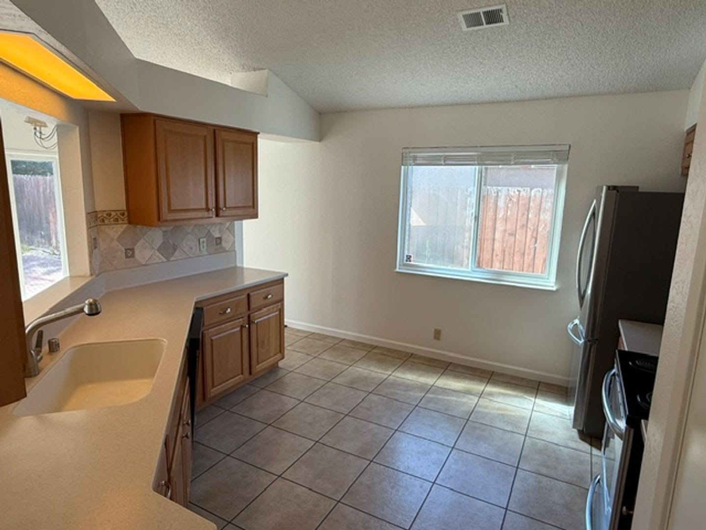 Beautiful 3-Bedroom Benicia Home – photo 5