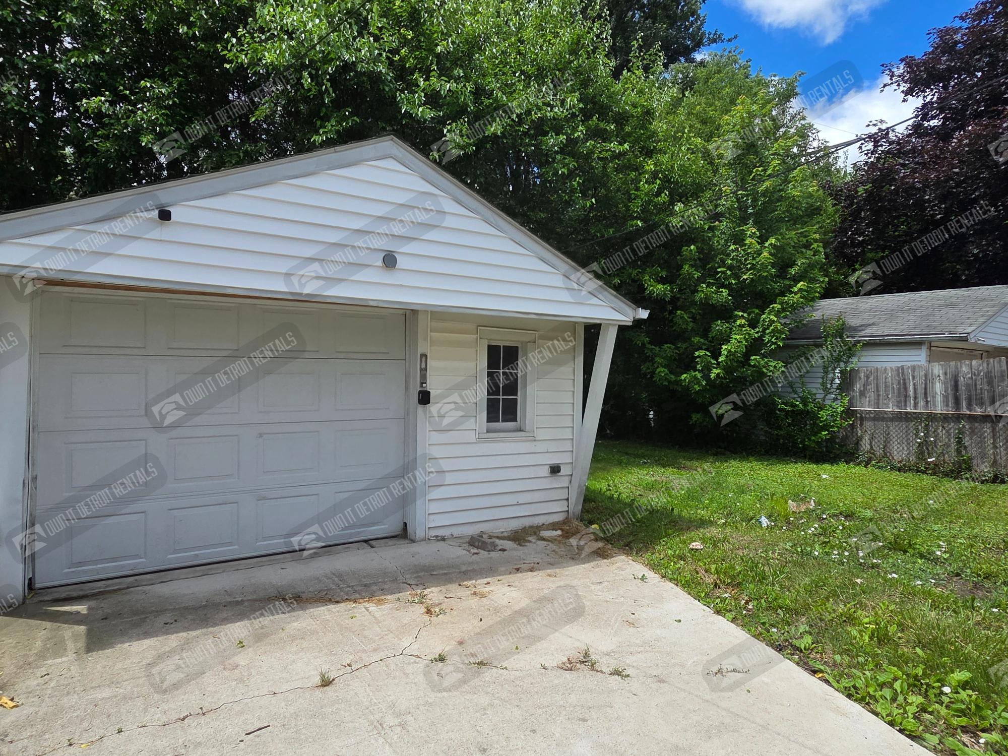 20252 Roscommon St – photo 3