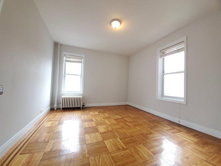 520 West 218th Street – photo 3