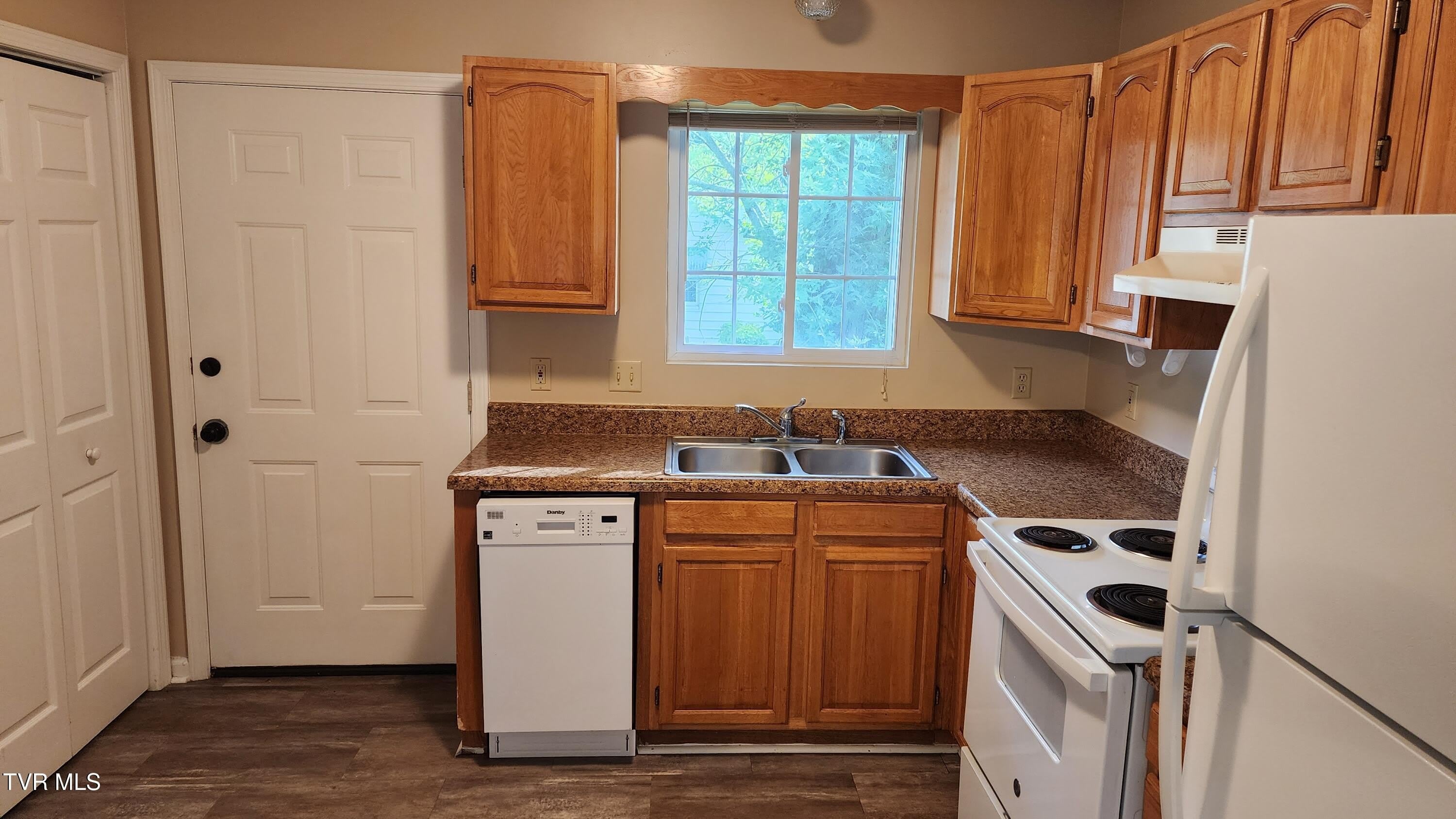 2816 Broad Street – photo 5