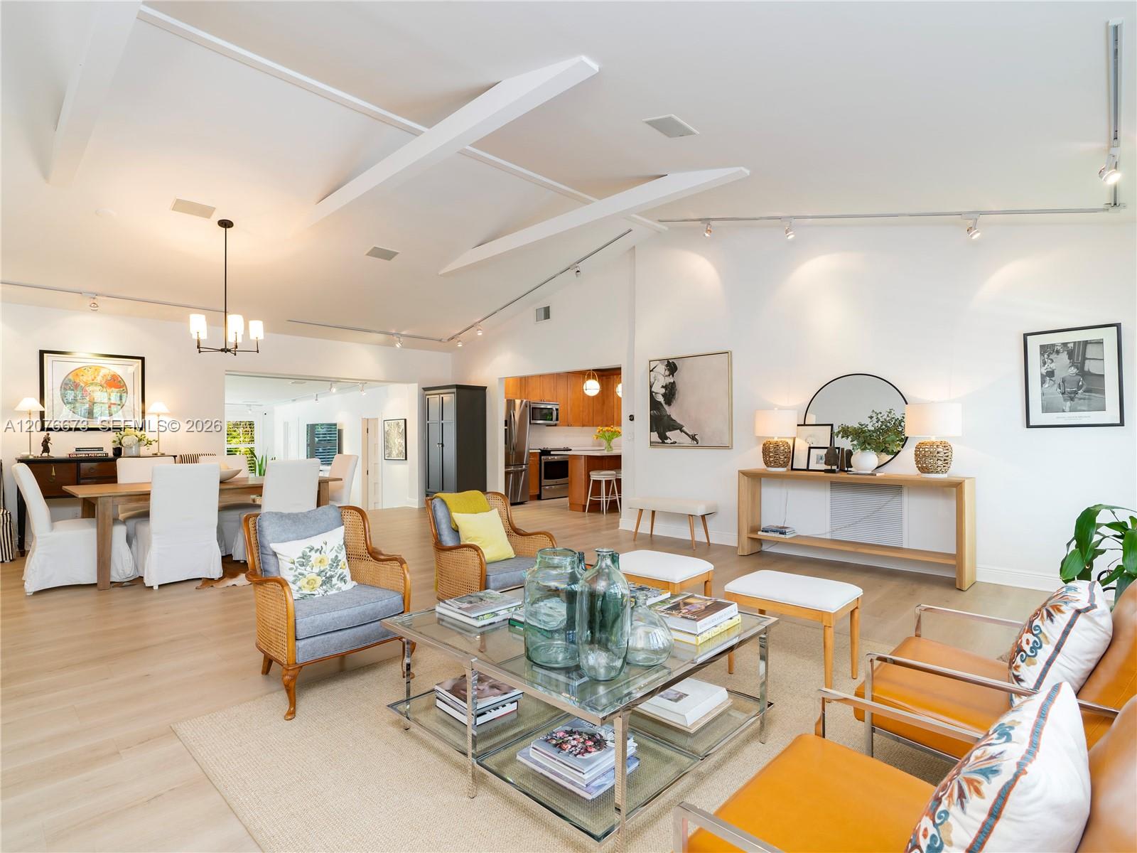 5510 San Vicente Street – photo 4