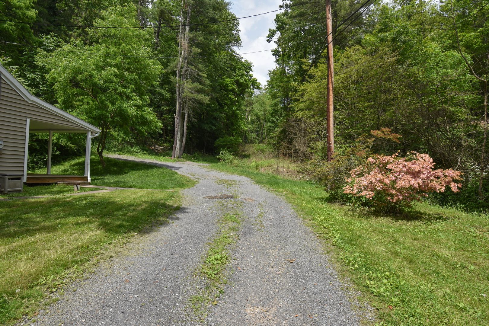 Two Bedroom Home With Driveway More – photo 3