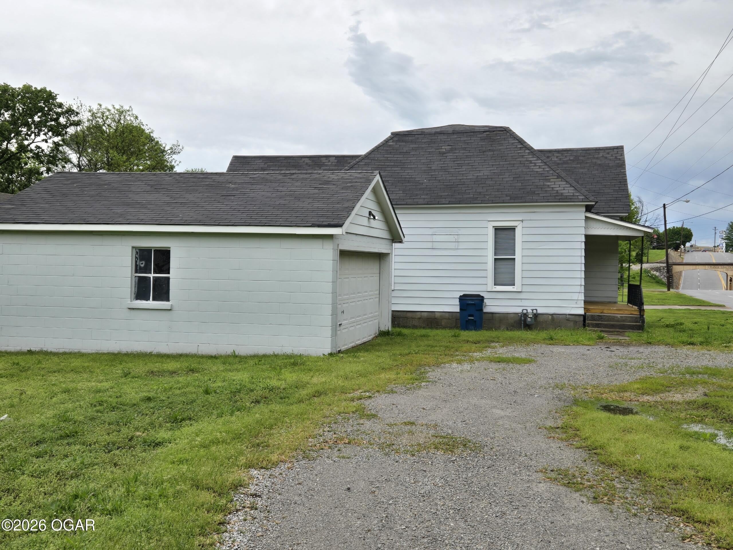 2725 E 4th Street – photo 4