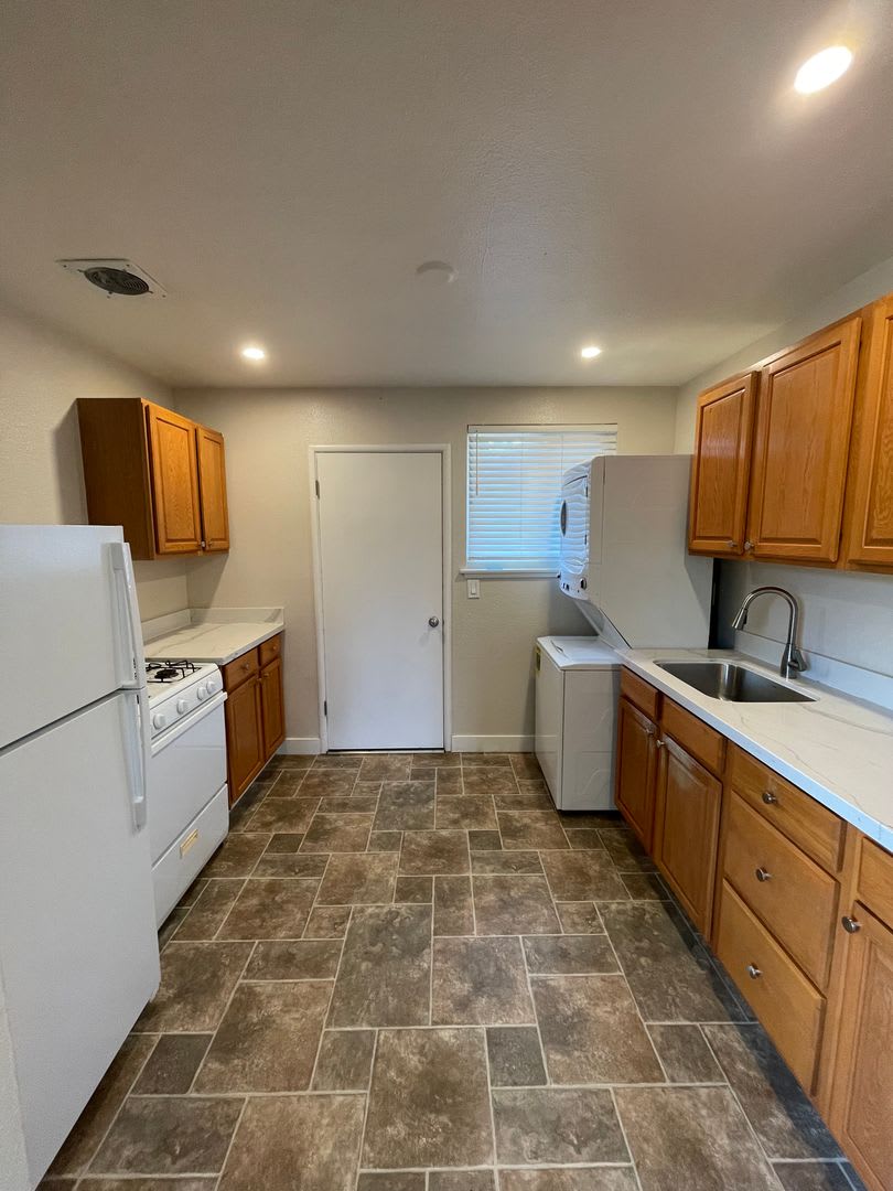 2Bed 1Bath Duplex 1 Block From Vaca High School Remodeled Interior Dual Pane Windows With Detached Single Car Garage – photo 1