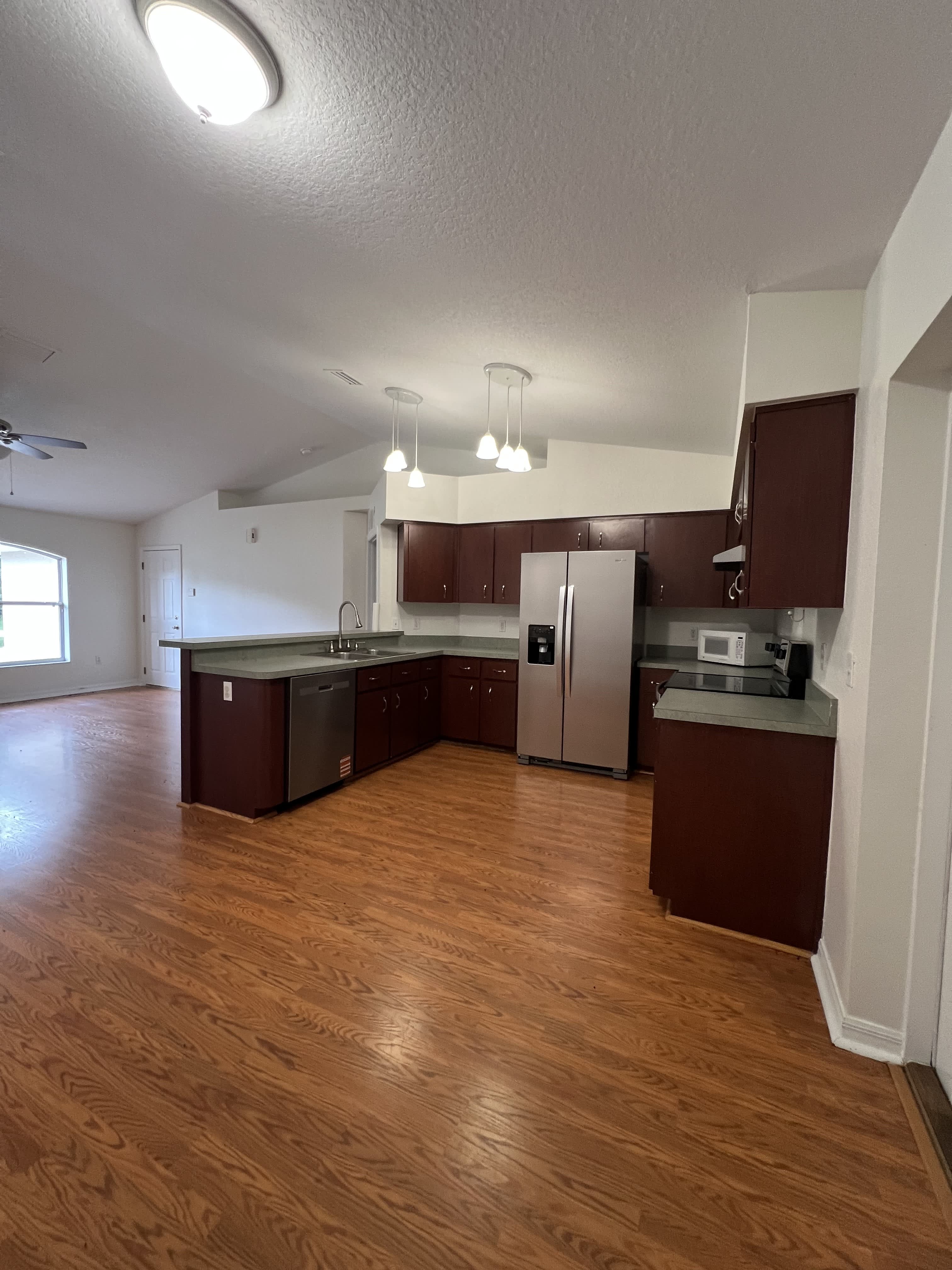 212 E Vermont Ave – photo 5