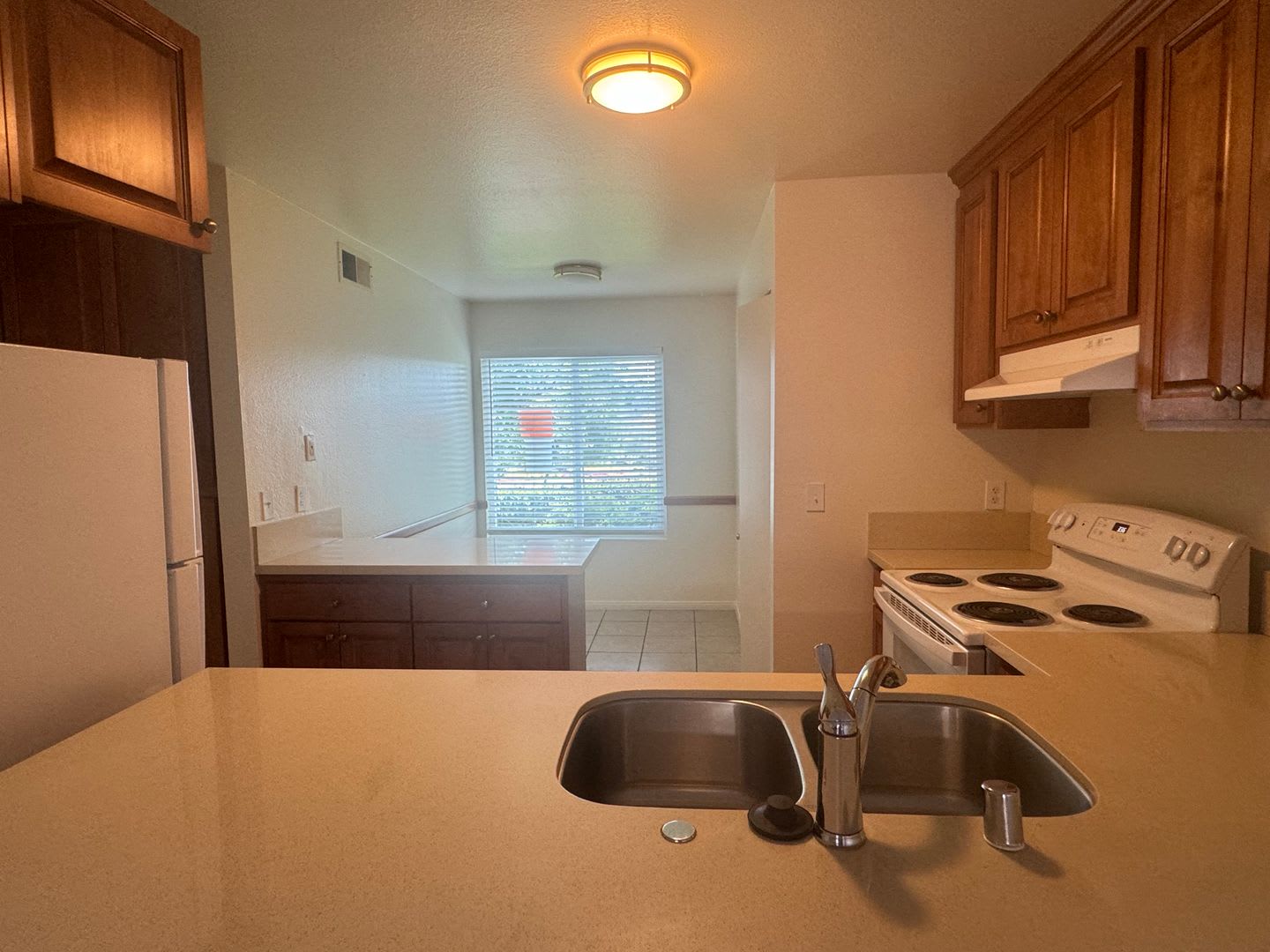 3 bedroom 2 bathroom Condo in Riverside – photo 5